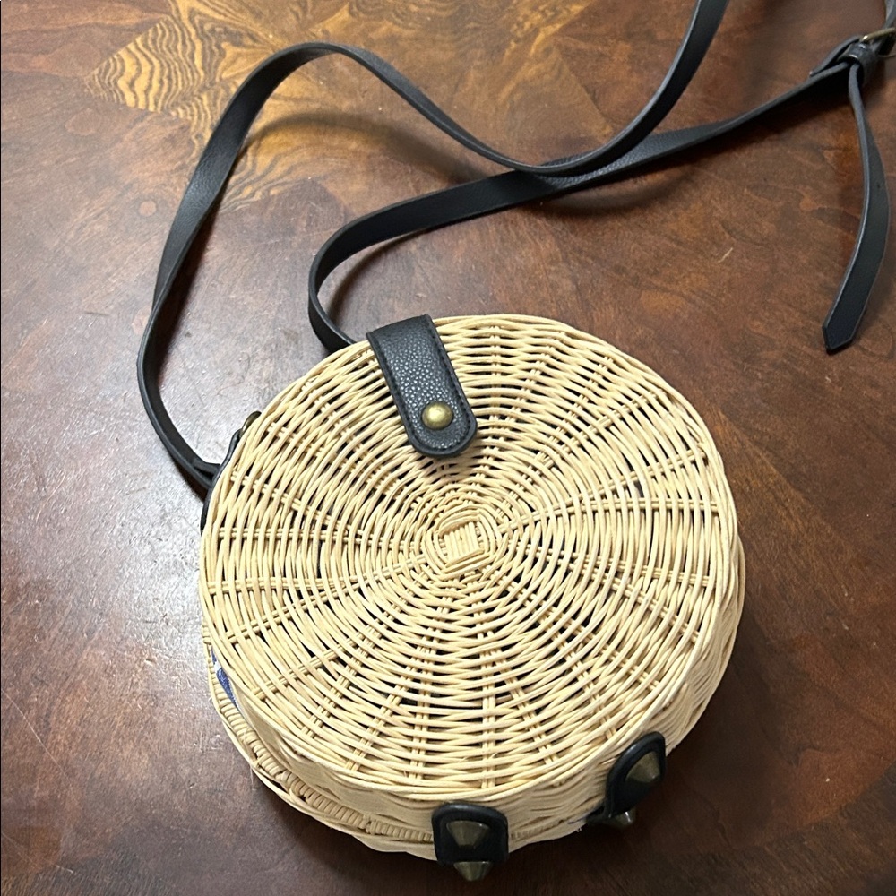 Elegant Beige Woven Crossbody Bag with Black Strap